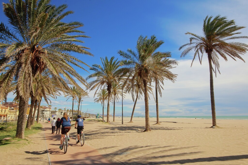 cycling beach valencia